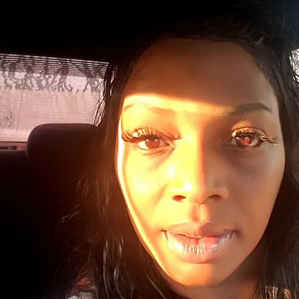 Meet your Posher, Angelia